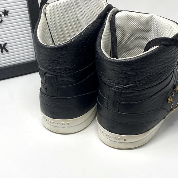 Versace High Top Gold Stud Sneakers – Size: 44 - Picture 5 of 7